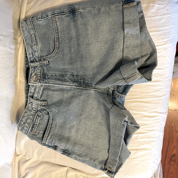 Women’s jean shorts - Picture 4 of 9